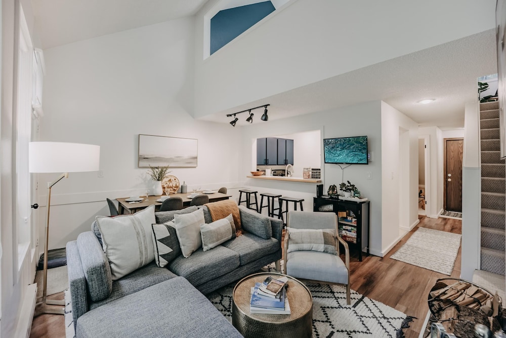 Snowater Condo #42 - Wifi - Pets Ok