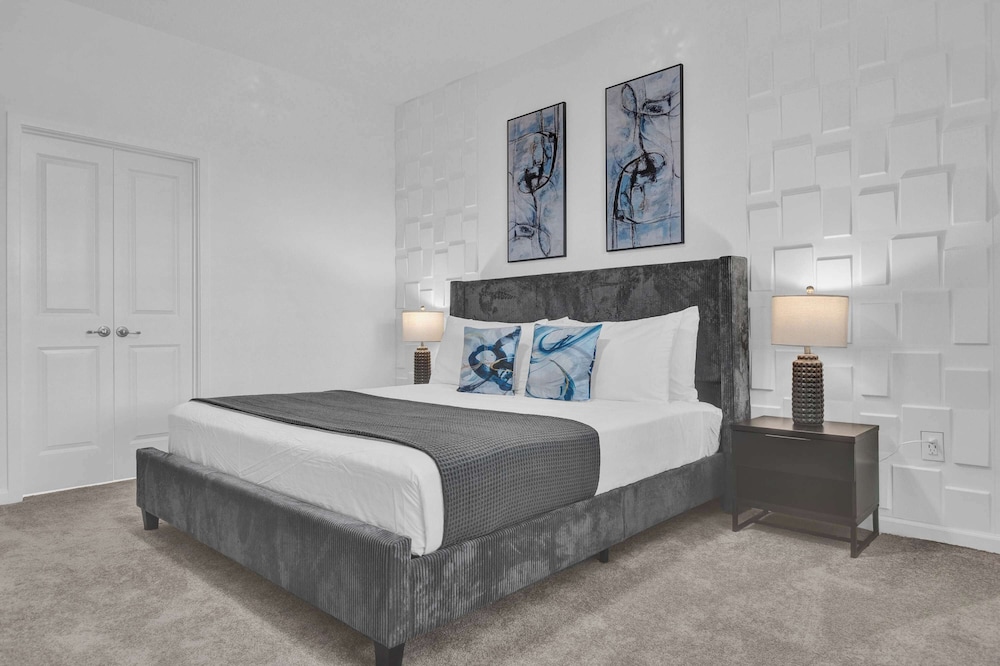 Upstay Epic 15br Mansion for Big Groups Near Parks