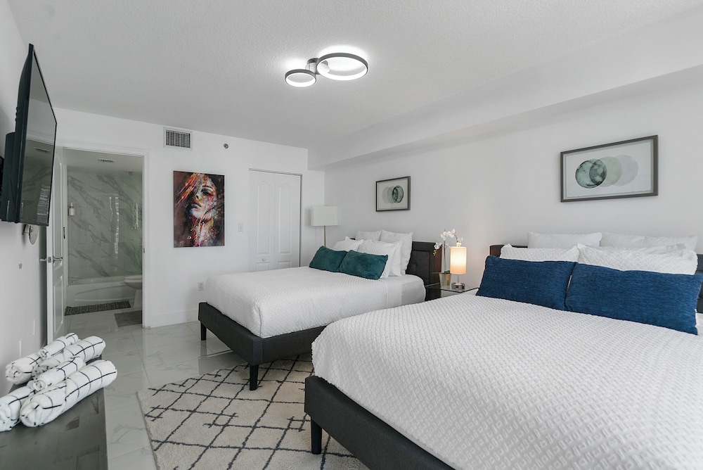 Brickell High-Floor Luxury Condo
