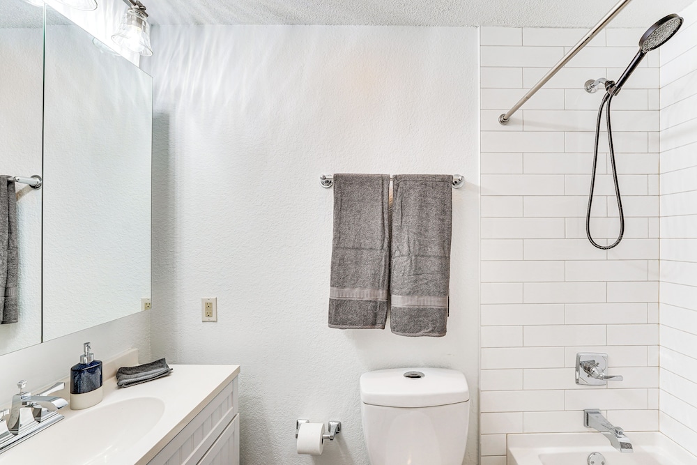 1 Mi to Dtwn: Bentonville Retreat w/ Patio
