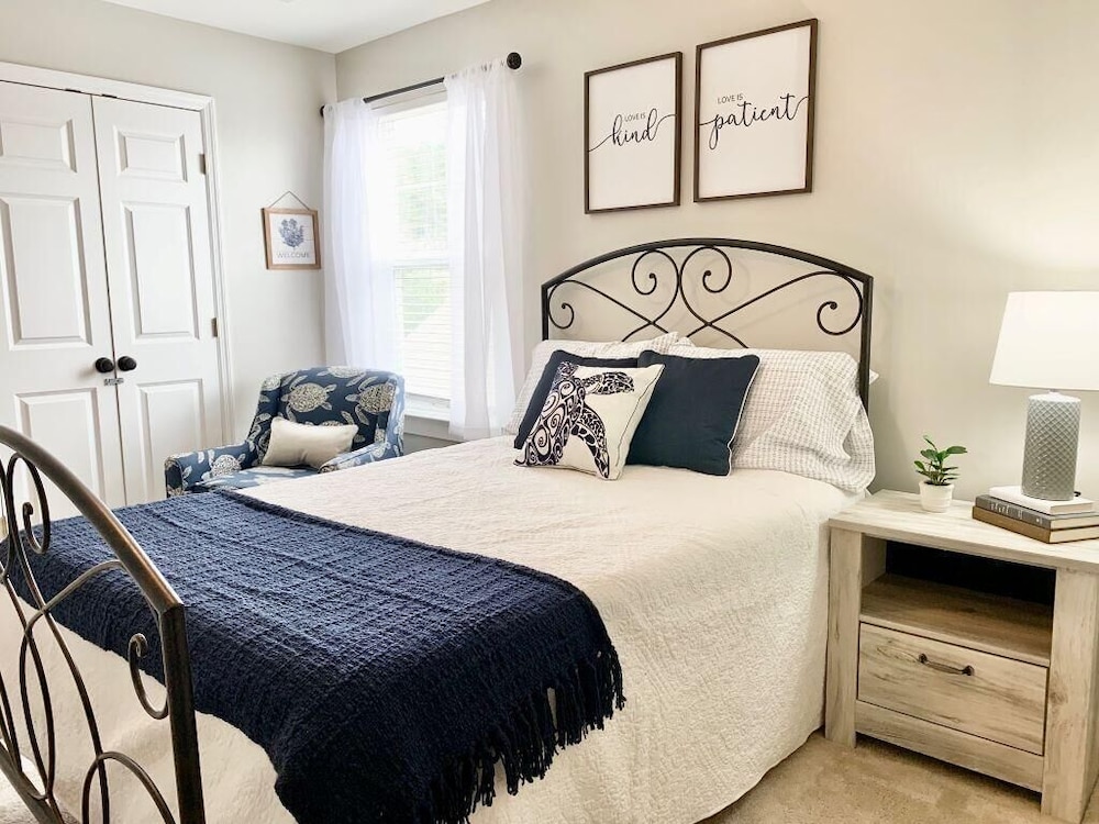 Saltee Cove Coastal Getaway - Charming 3 Bedroom/2.5 Bath Lowcountry Cottage