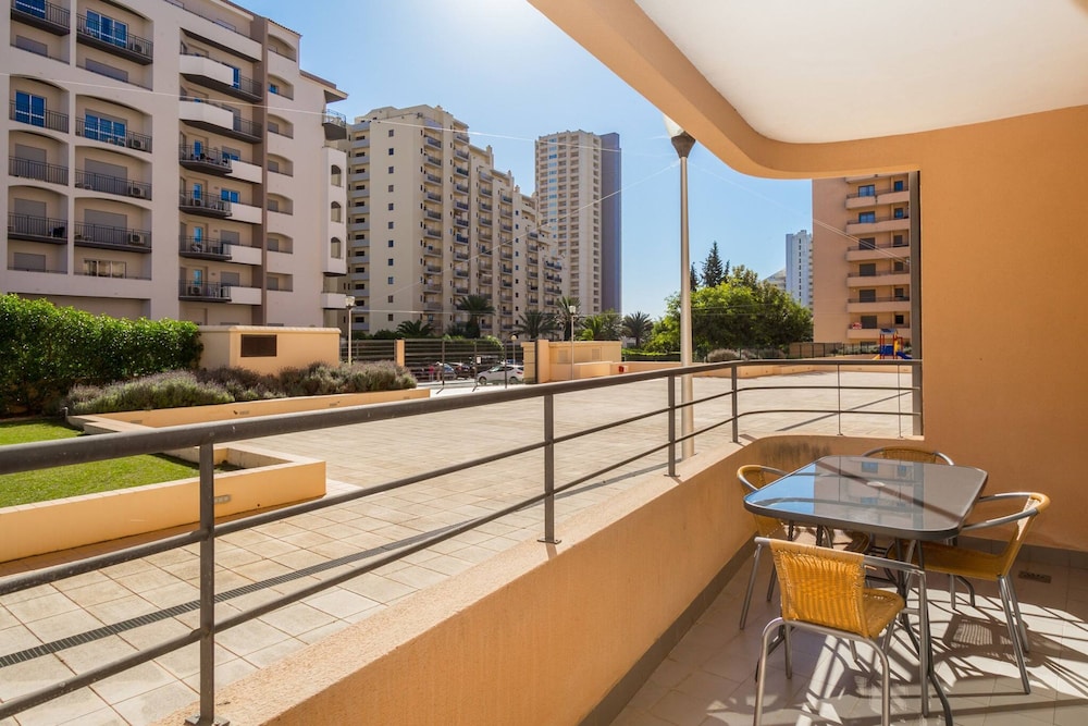 04 in Portim o With 1 Bedrooms and 1 Bathrooms