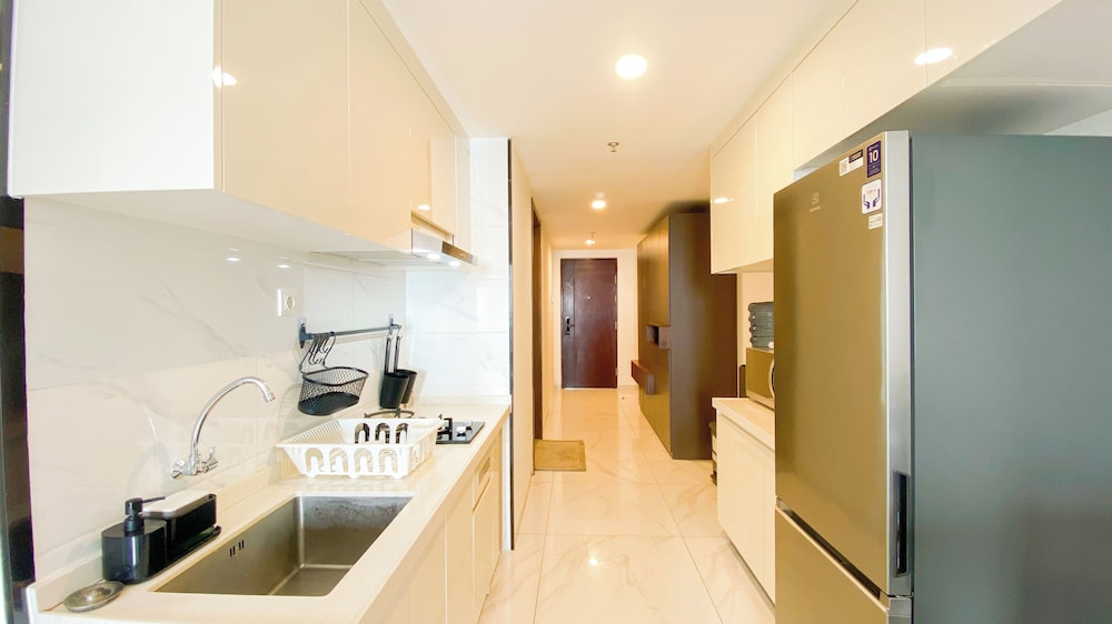 Luxury 2Br With Working Room At Sky House Bsd Apartment