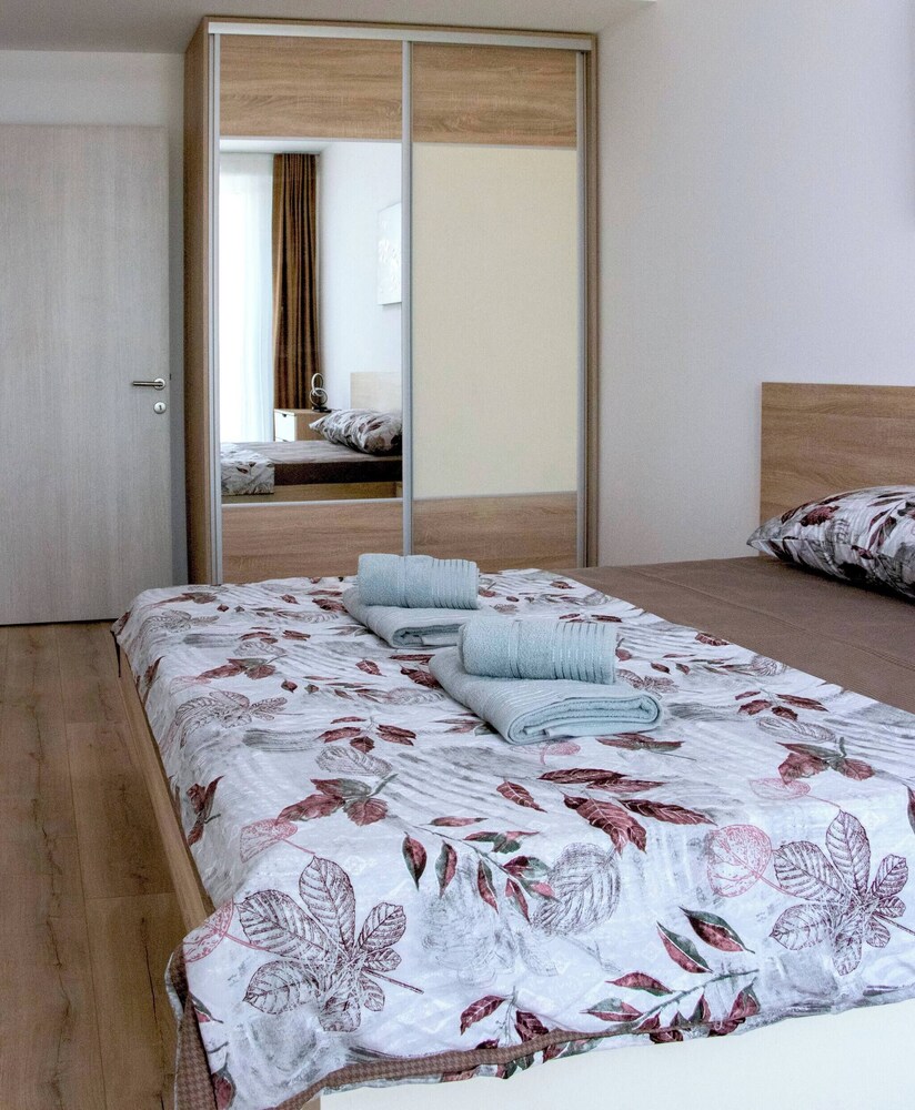 Luxury two Bedroom Condo & Pool, 3rd Floor