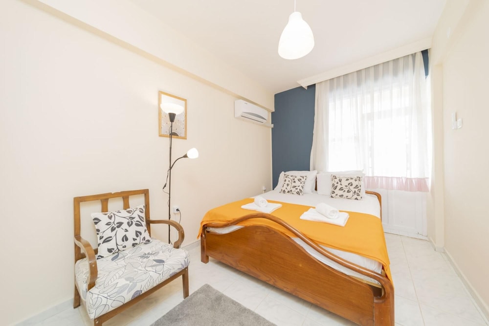 Spacious Flat Near Lara Beach in Antalya Muratpasa