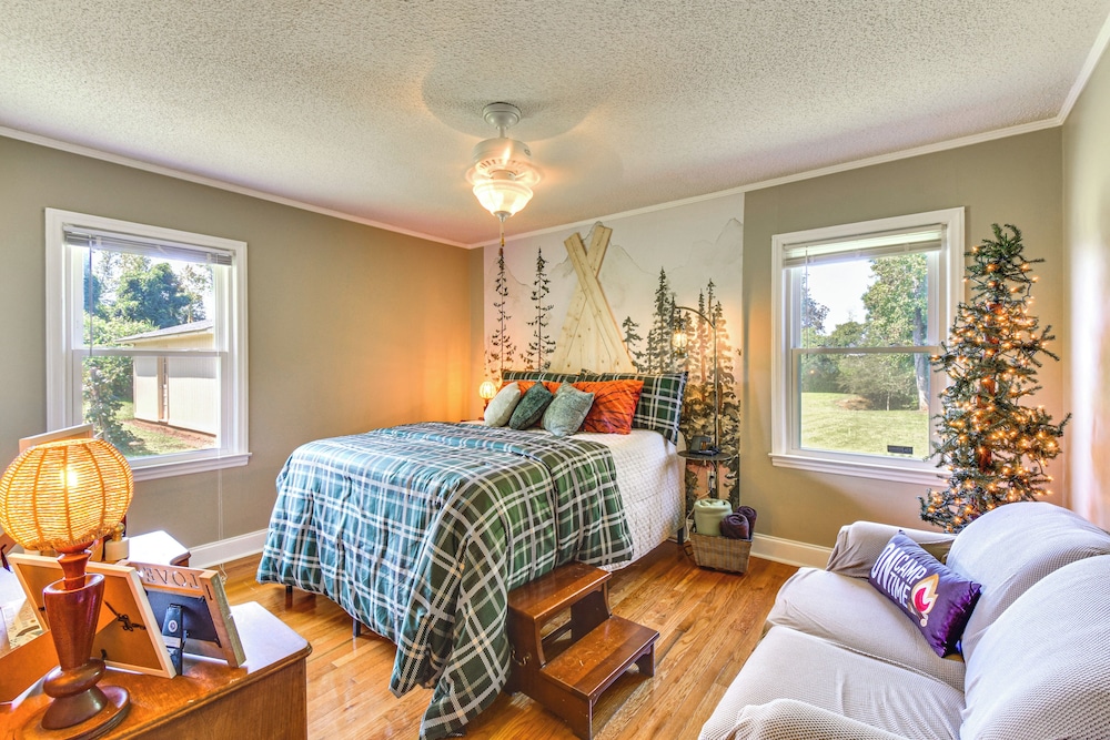 8 Mi to Clemson: Peaceful Family Home w/ Yard