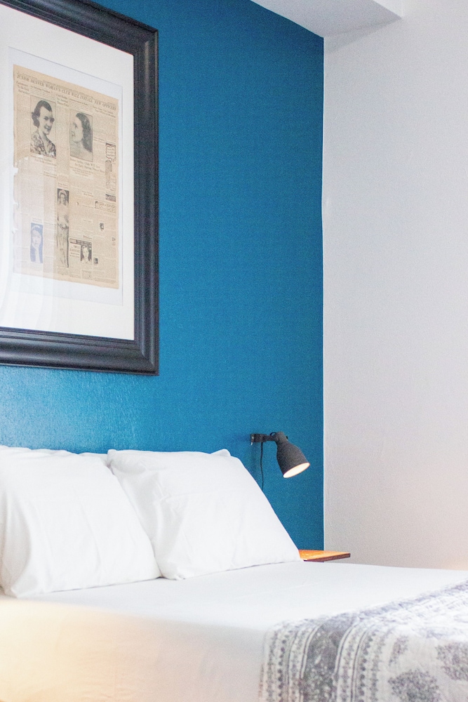 11th Avenue Hostel