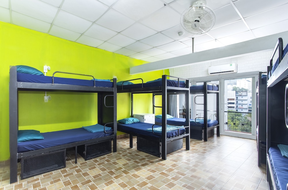 Hangout Hostel HCM