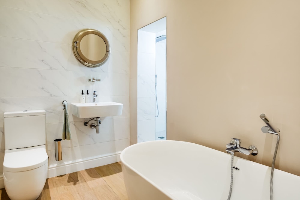 Camps Bay 4bed Villa w Pool Luxe on Central