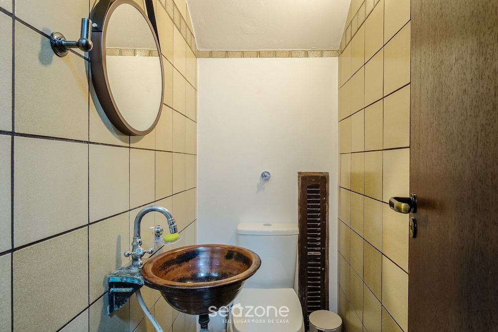 3-bedroom House 800m From the Beach Tab0140