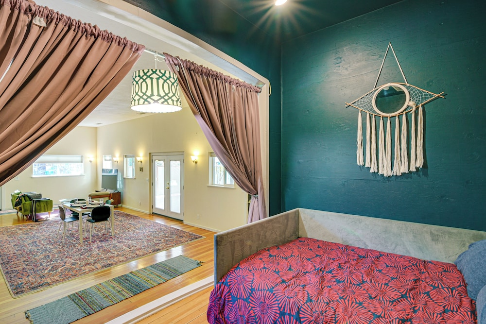 1 Mi to City Plaza: Family-friendly Chico Home