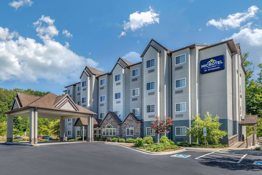 Hotel Microtel Inn & Suites By Wyndham Sylva Dillsboro Area - Image 1