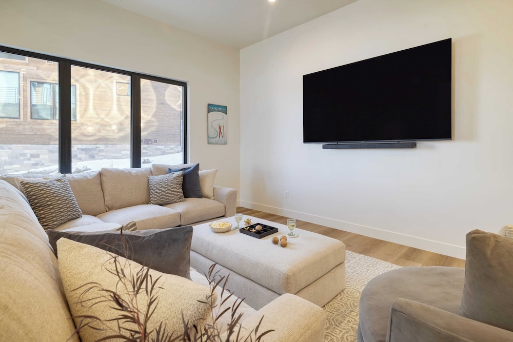 Mins to Deer Valley Lift Firepit, Game Room, Views, 5bdr Orion by Avantstay