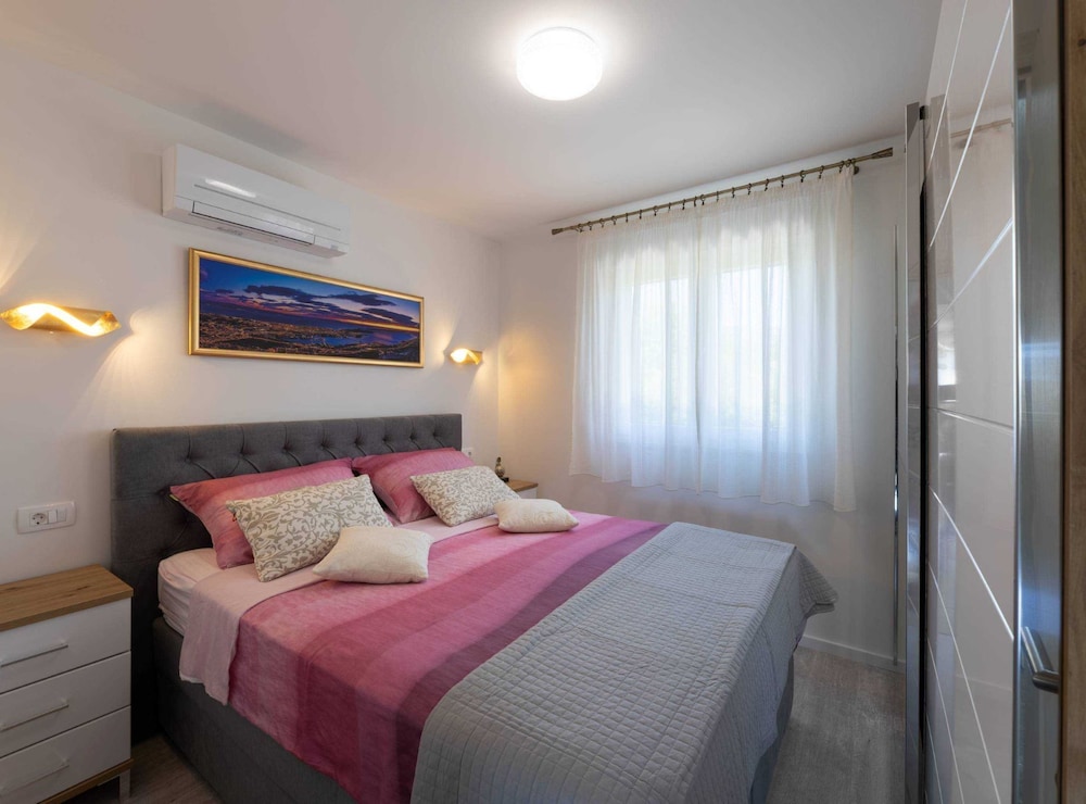 Kastel Stari Sunny Downtown Apartment With Terrace