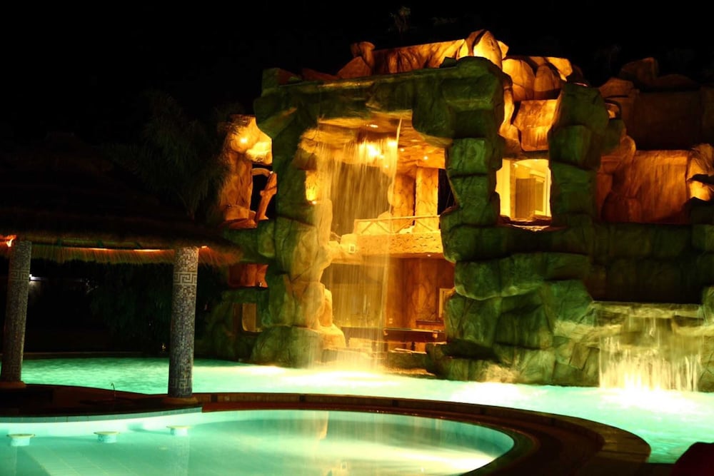 Xuru Stays I Waterfall Zoo Lodge