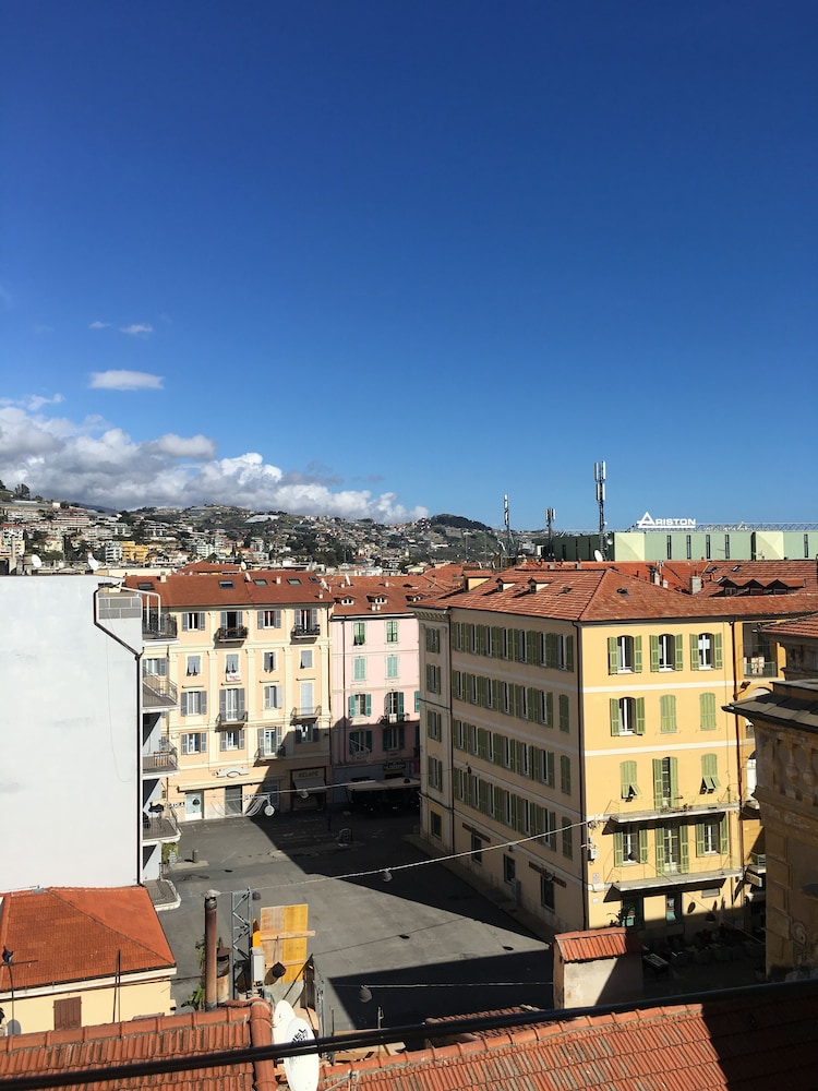 Delightful one Bedroom Apartment in Sanremo view 3