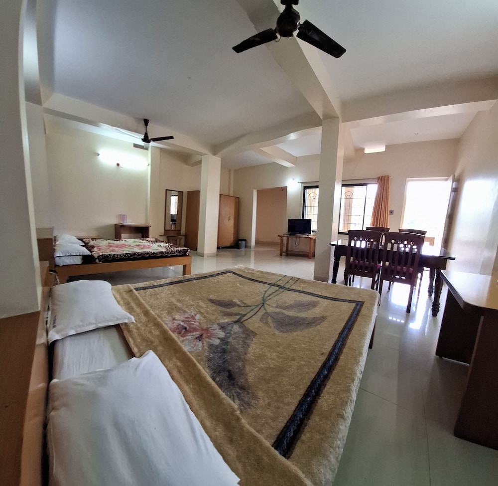 Sri Vinayaka Lodge