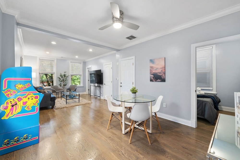 Stylish 2BR Urban Retreat in River West