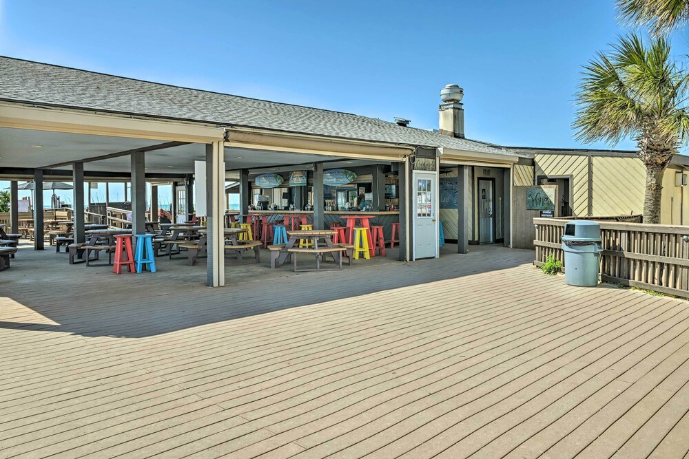 Oceanfront Resort Condo w/ Balcony in Myrtle Beach