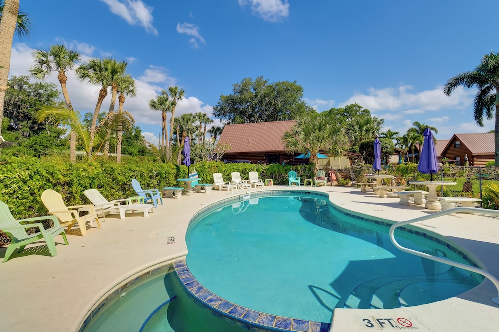 Cabin w/ Boat Launch & Pool Access in Okeechobee