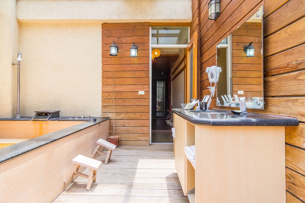 Lovers Hot Spring B&B