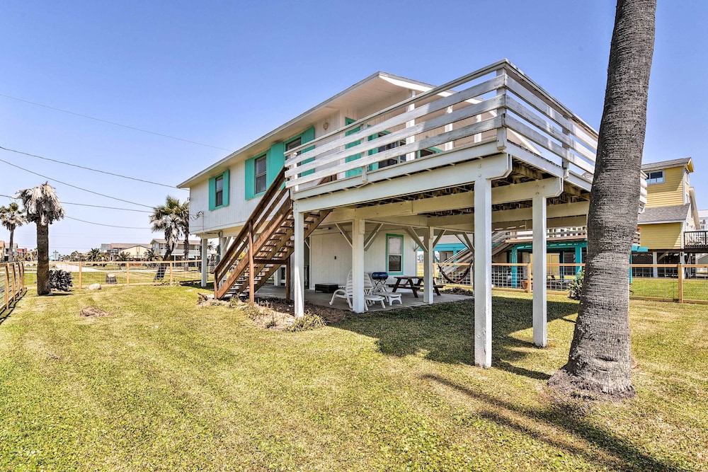 Gulf Coast Views: Stilted Retreat in Galveston! view 4