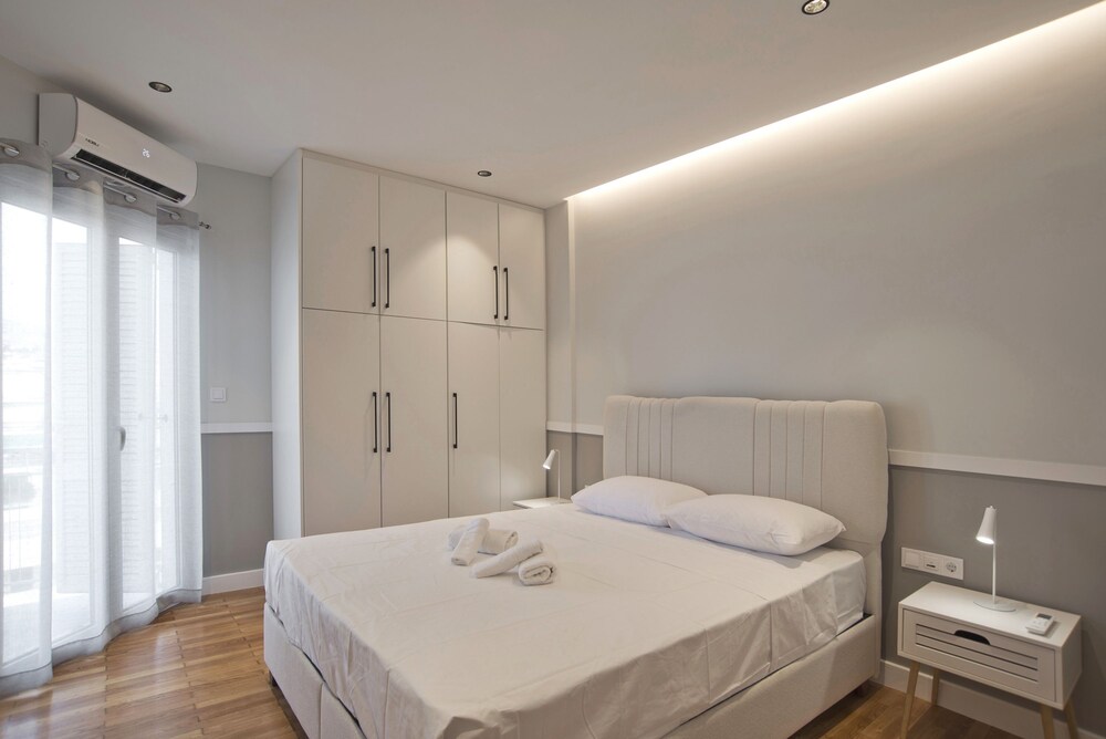 Urban Allure in Athina