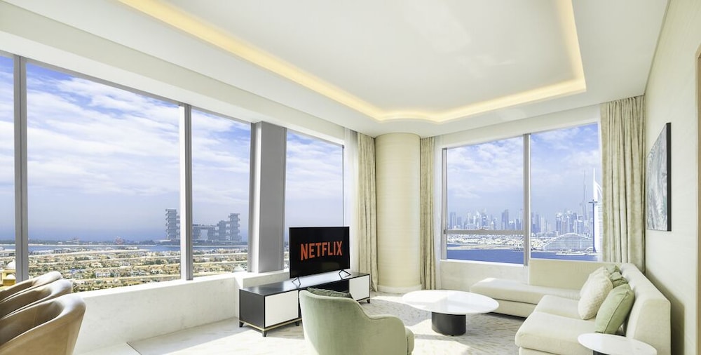 LUX Iconic Views at Palm Tower Suite 4