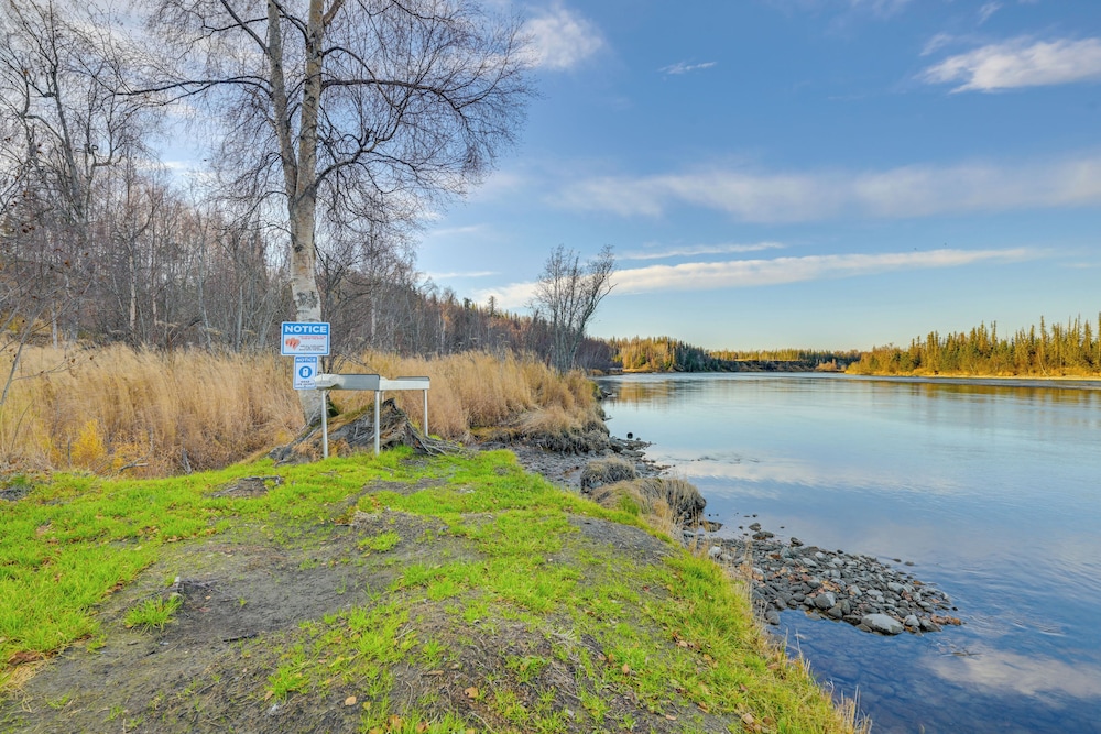 On-site Kenai River Fishing: Soldotna Apartment!