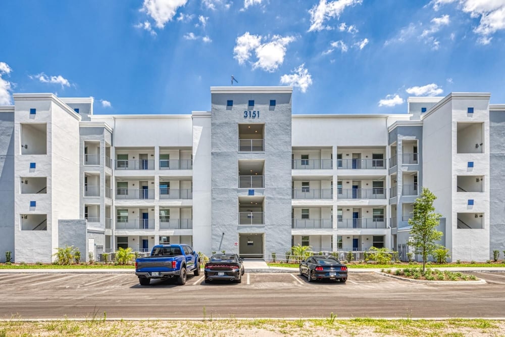Amazing Home With Mickey Themed Decorated Bedroom Near Disney - Image 1