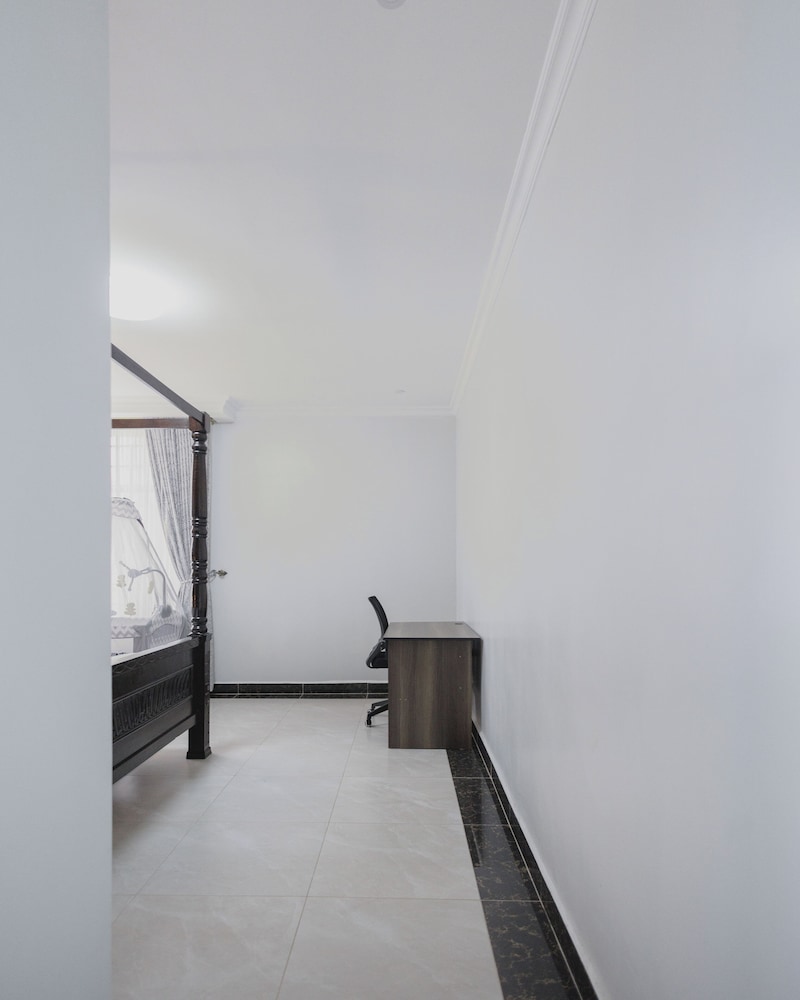 Skyhut Boutique House