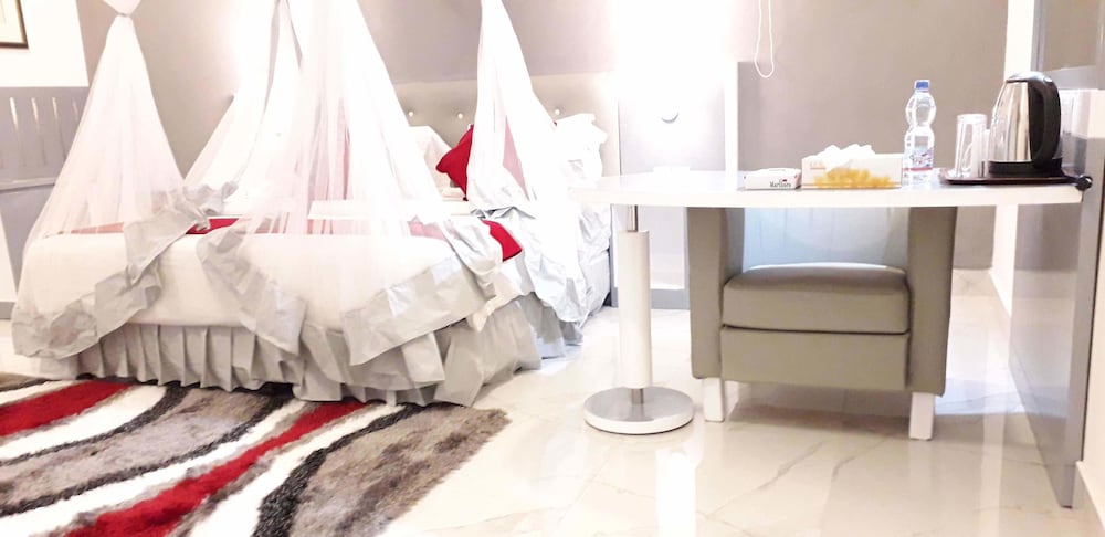 Best Western Jangwani Sea Breeze Hotel