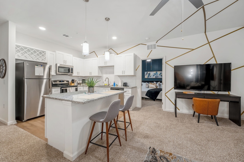 Luxurious Apartments - Pool Gym Bikes