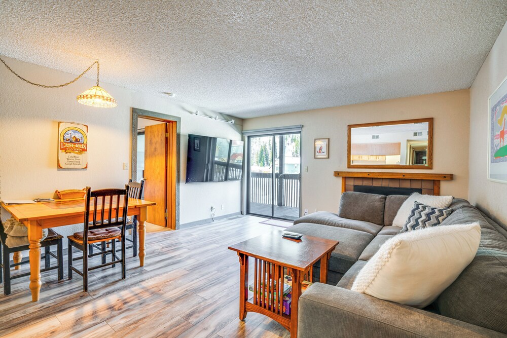 Steps to Main Street: Mtn-view Frisco Condo
