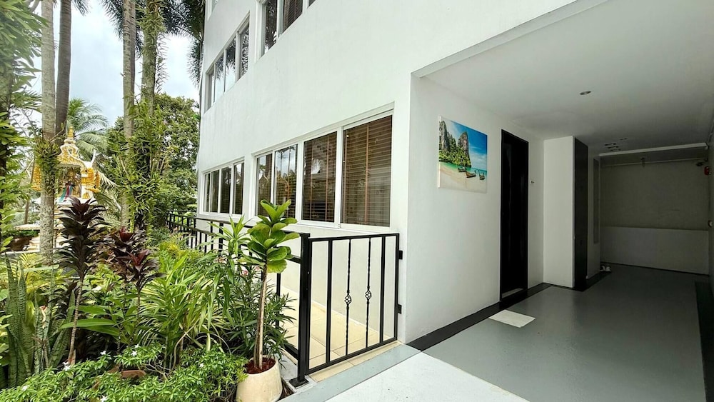 B11 Sunset Plaza Partial Seaview 1 Bedroom 1 Bathroom With Large Jaguzzi