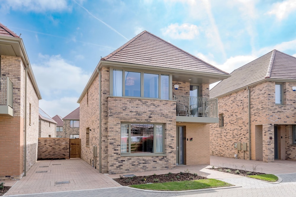 Stylish 4-br House - Free Parking Nice Garden