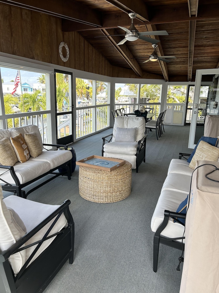 Beautiful Updated Stilted Home Makes For A Super Getaway. 3 Bedroom Home by RedAwning