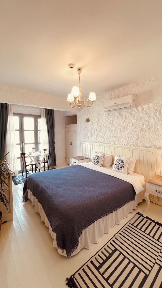 Mina Otel by Adda Alaçatı