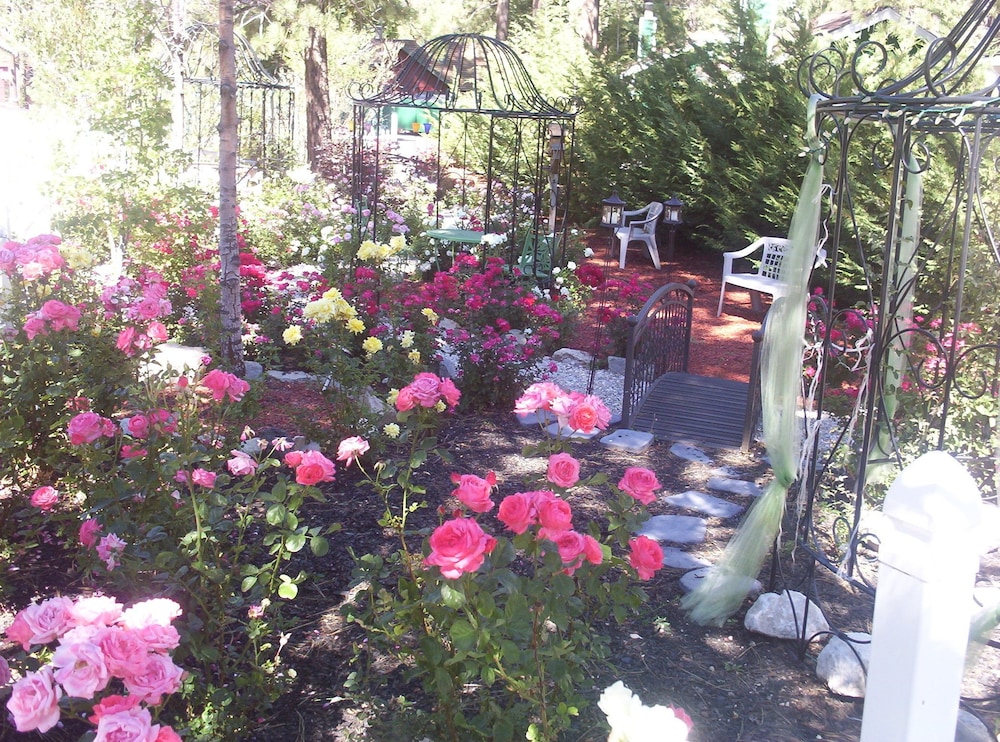Big Bear Manor Spa Cabins