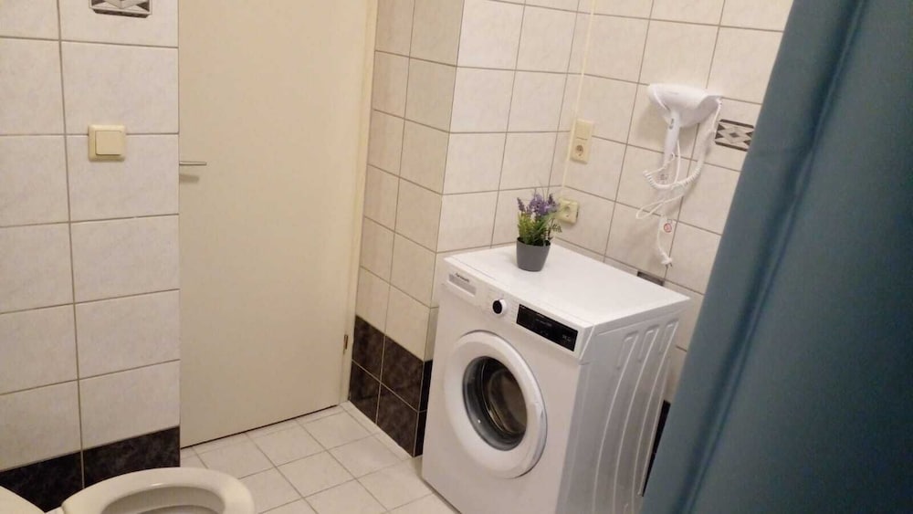 Bright 2BR Stay Close to Stadthalle