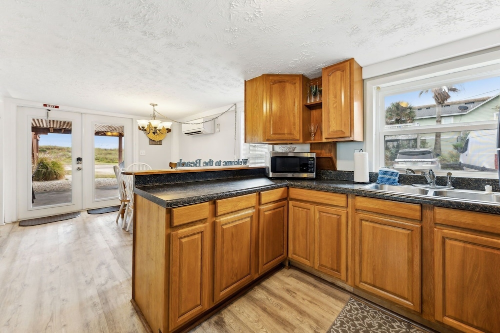 124 S Fletcher - Downstairs 3 Bedroom Duplex
