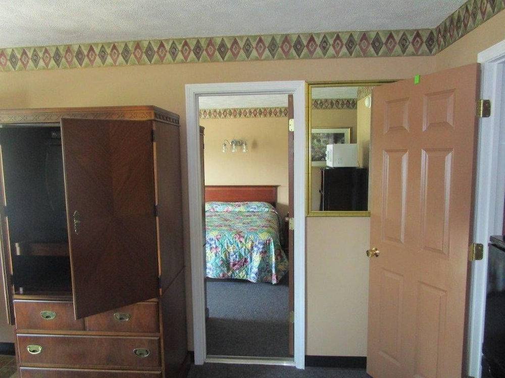 K-River Motel & Campground