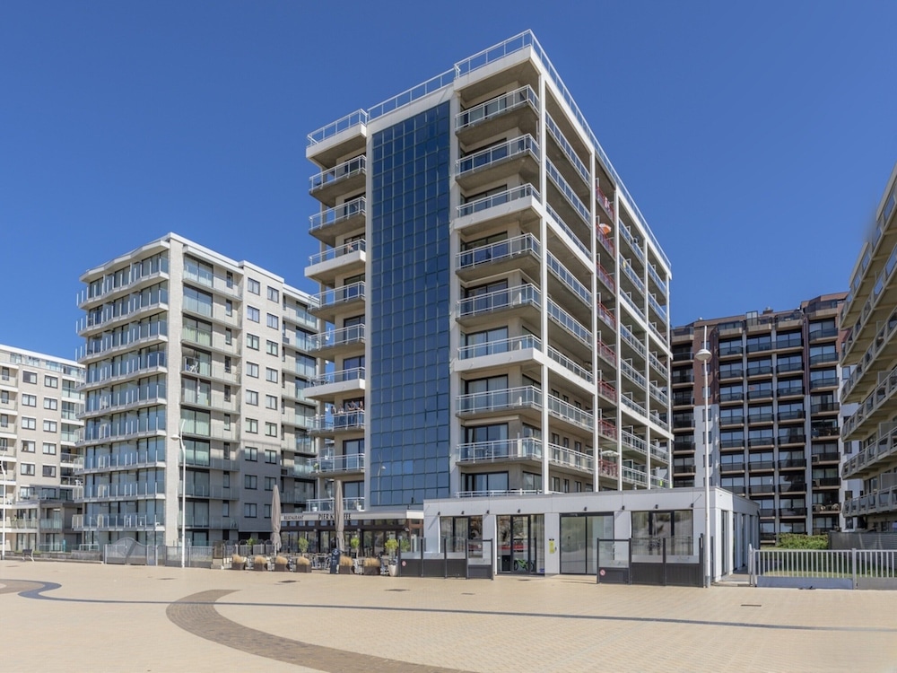 Apartment With Panoramic sea View in De Panne