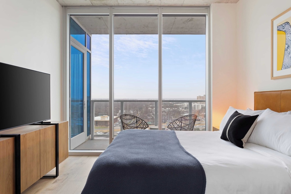 Luxe High Rise Near DT Austin w/ Views Rooftop Pool, Gym, & Luxe Amenities