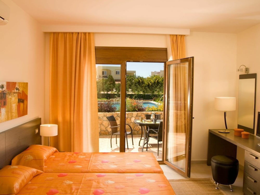 Beautiful Villa With Swimming Pool view 5