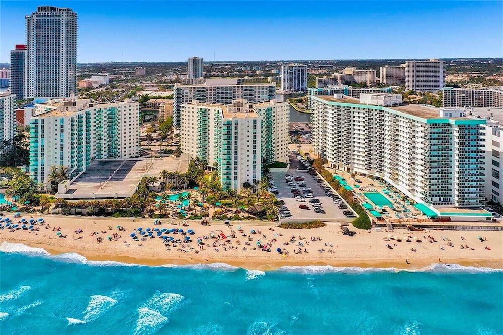 Beachfront Ocean View Balcony Pool Gym