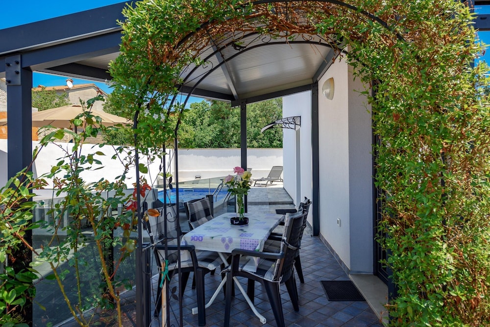 Apartment in Kukci With Heated Pool