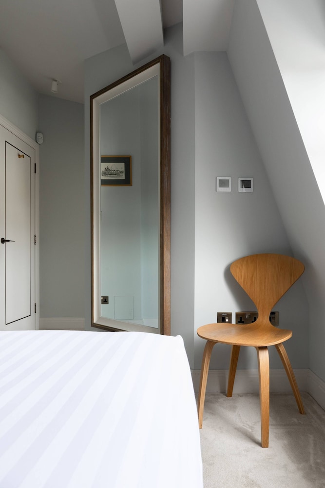 Cornwall Gardens Xxiii by Onefinestay