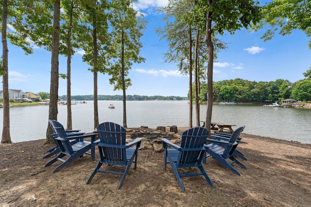 Paradise Pointe by Avantstay Lakefront Views Playset