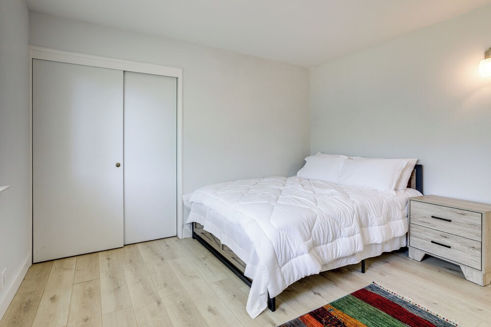 4 Mi to Folsom Lake: Modern Home w/ Patio!